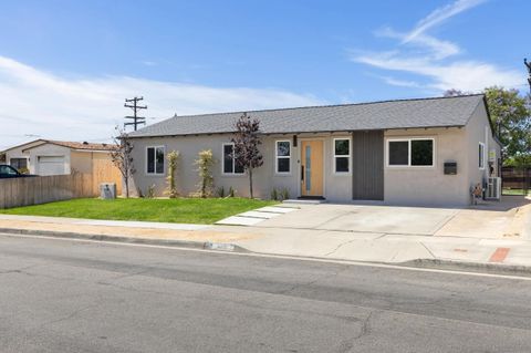 Photo of 4410 Gila Ave, San Diego, CA 92117 (MLS # 260010570)