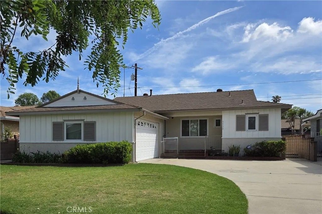 Photo of 3520 E Harding, Long Beach, CA 90805 (MLS # OC26078094)