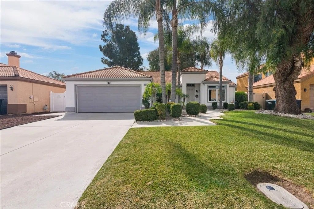 Photo of 705 Fuchsia Ln, Perris, CA 92571 (MLS # IV26036237)