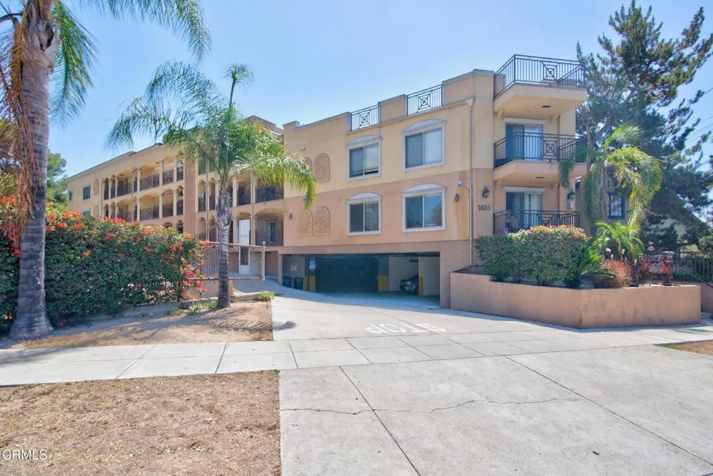 2435 Florencita West 105