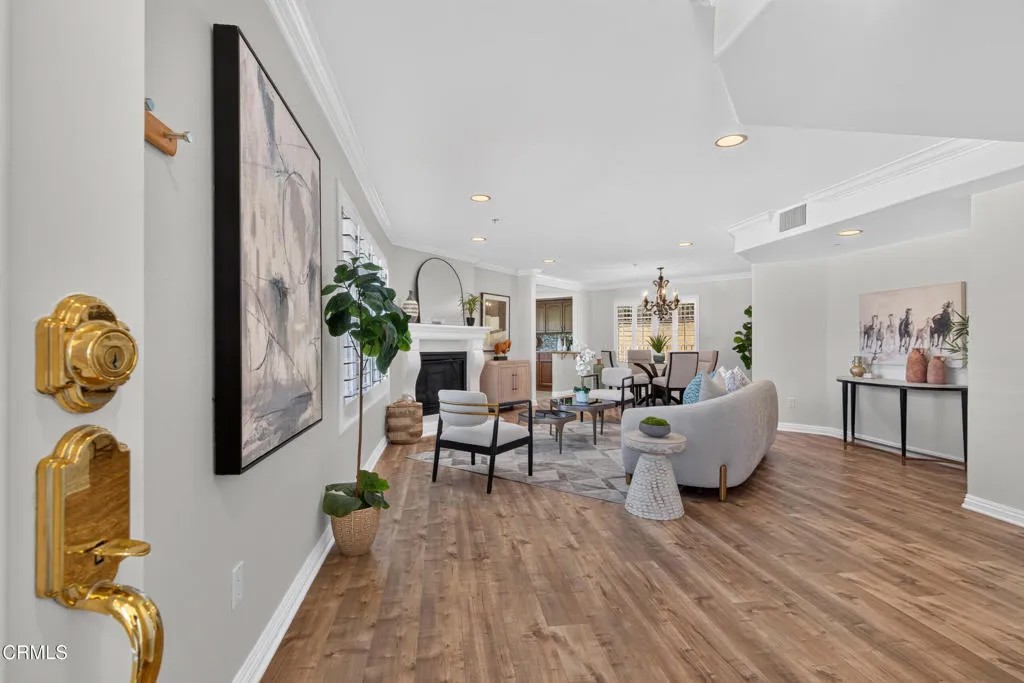 2435 Florencita West 105
