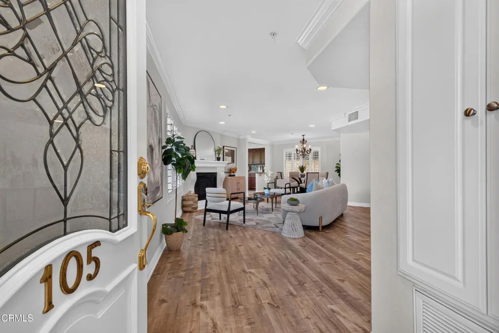 2435 Florencita West 105