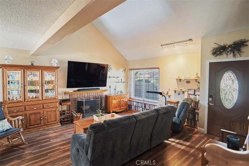 Photo of 21946 Peppercorn Dr, Saugus, CA 91350 (MLS # SR26049934)