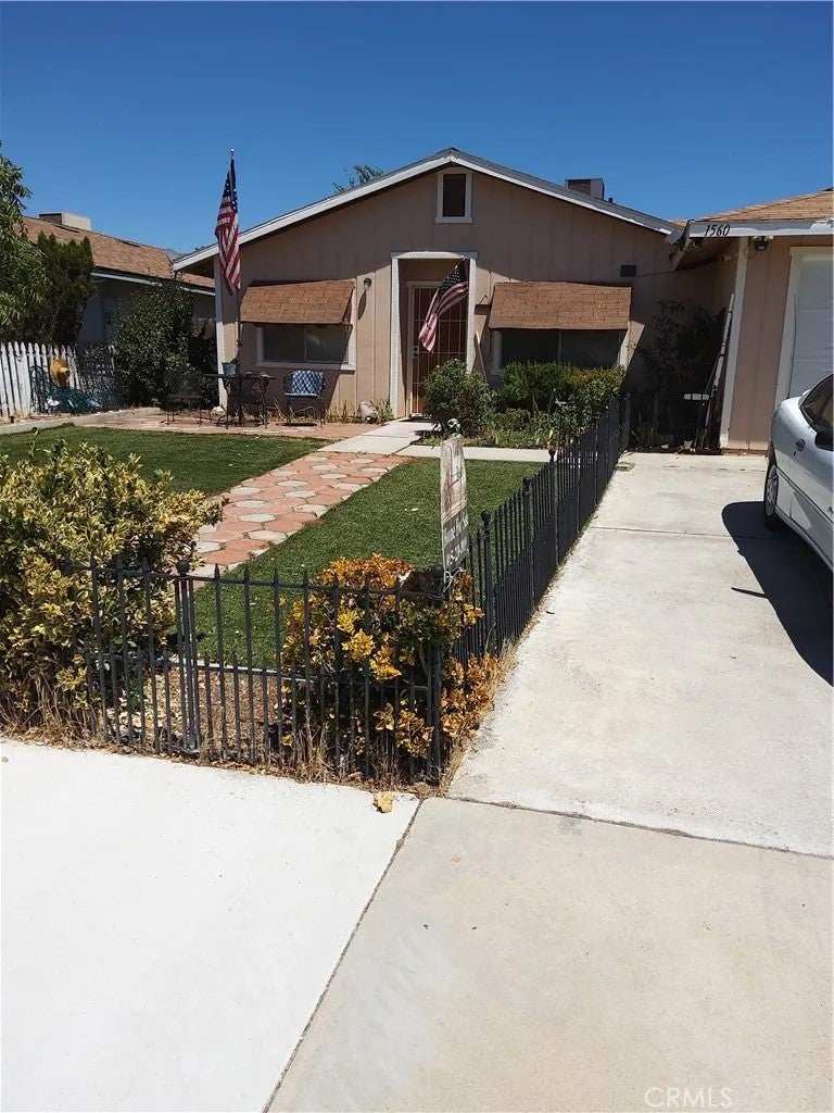 1560 Bonita Place
