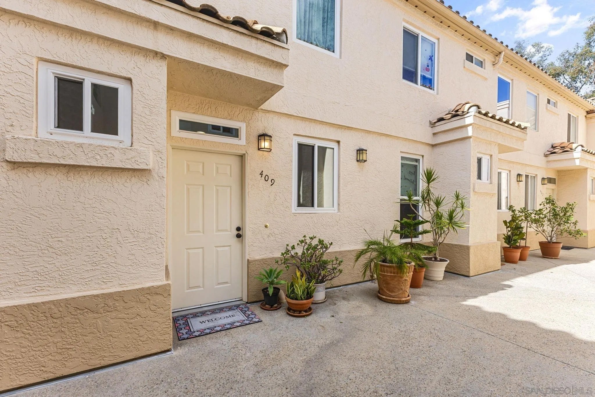 6161 Calle Mariselda 409