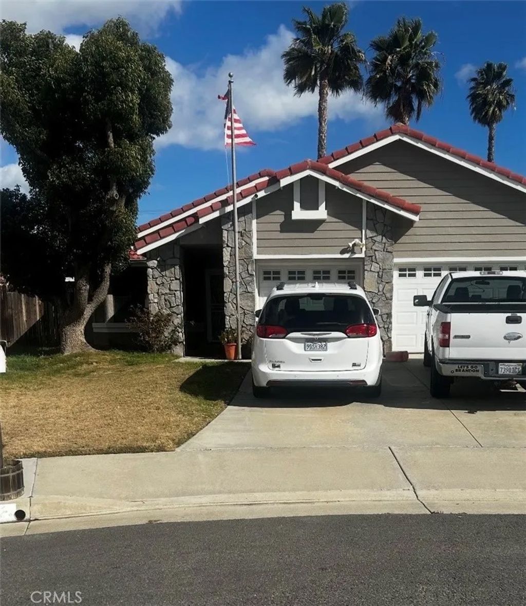 Photo of 954 Basalt Court, Hemet, CA 92543 (MLS # DW26042246)