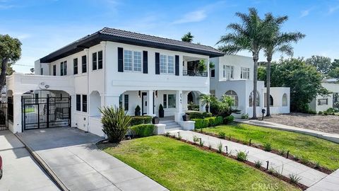 Photo of 2747 E Ocean Boulevard, Long Beach, CA 90803 (MLS # RS26105154)