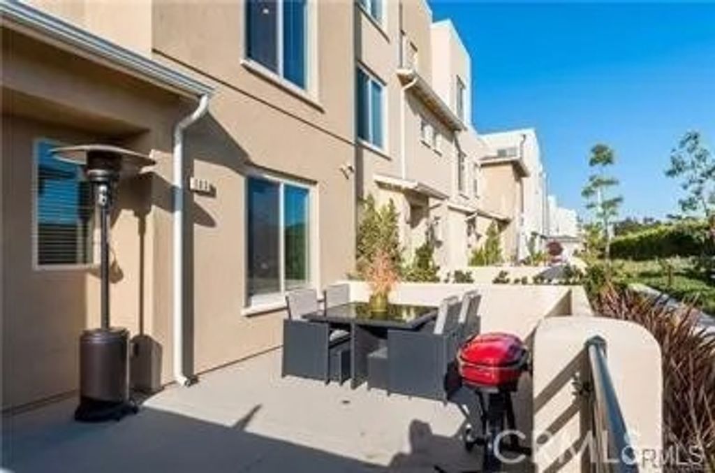 Photo of 13130 Park Pl #103, Hawthorne, CA 90250 (MLS # PV26017923)