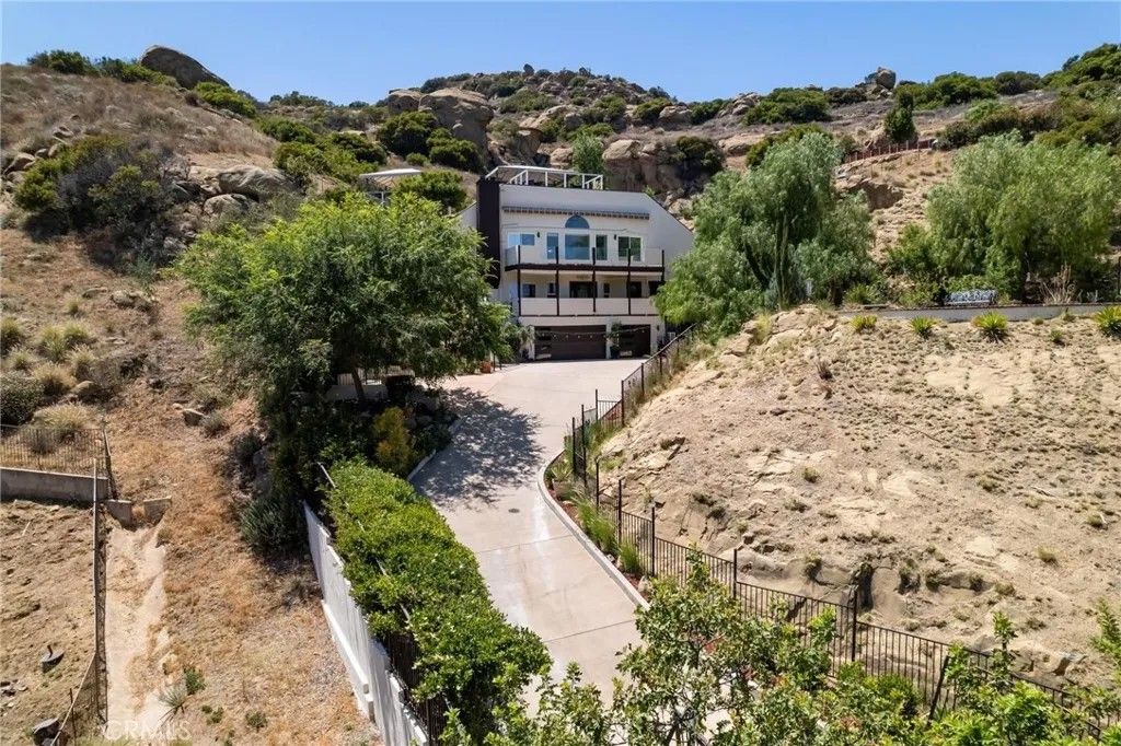 Photo of 22870 Trigger Street, Chatsworth, CA 91311 (MLS # SR26014229)