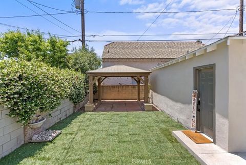 Tiny photo for 731 N Beachwood Drive, Burbank, CA 91506 (MLS # SR25252003)
