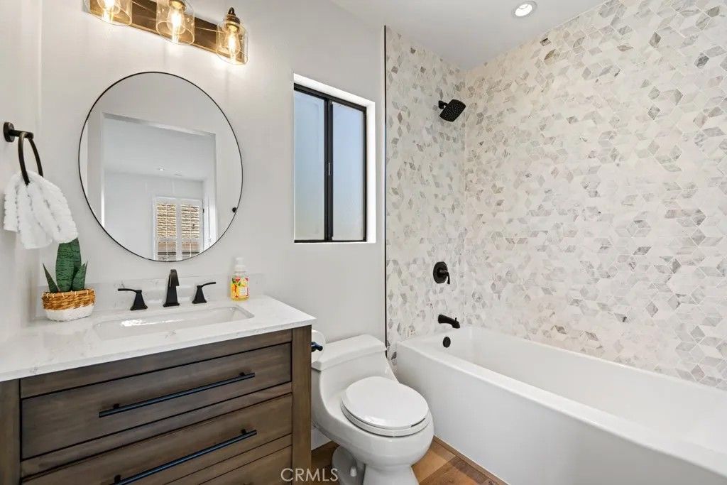 Photo of 731 N Beachwood Drive, Burbank, CA 91506 (MLS # SR25252003)