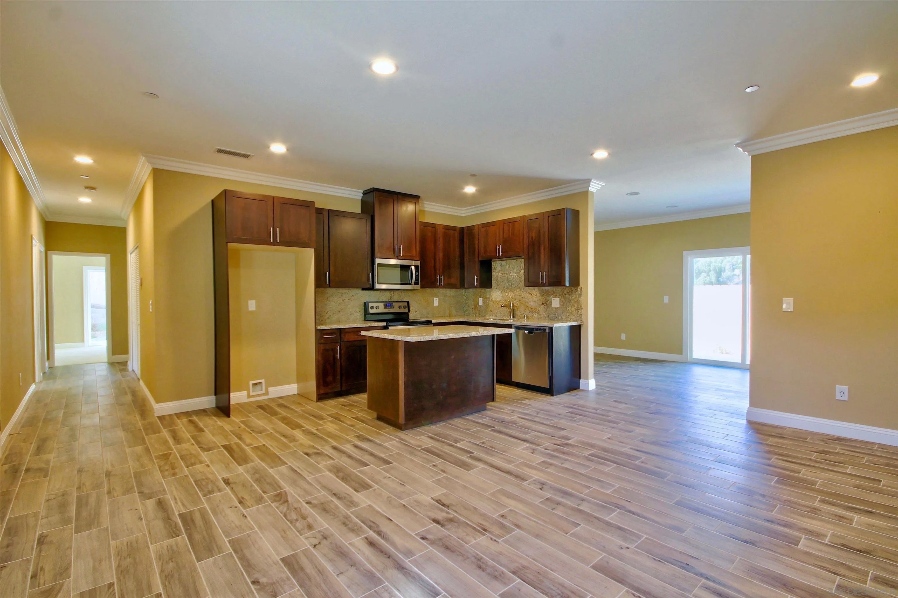 2816-18 D Ave