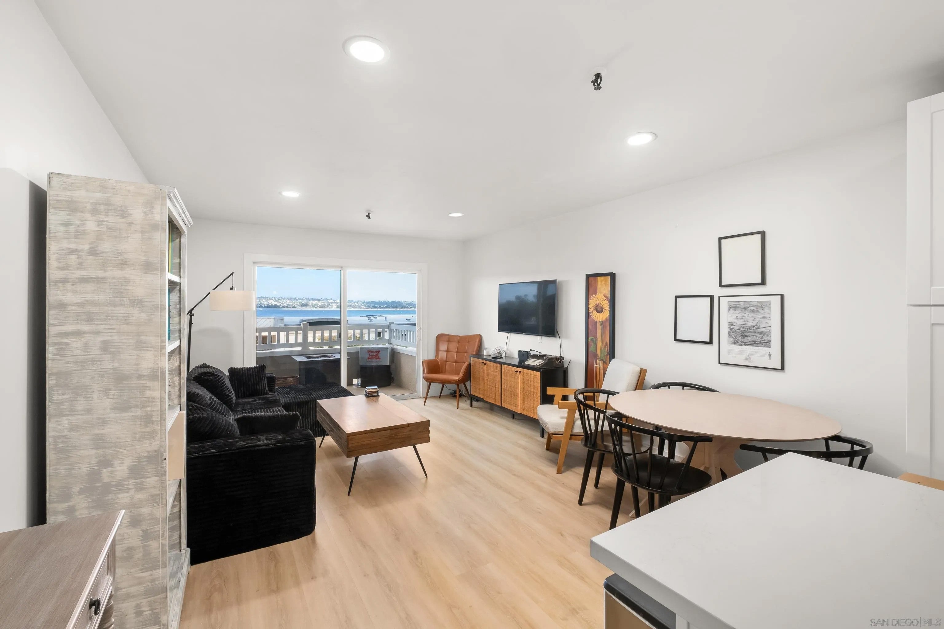 4015 Crown Point 104