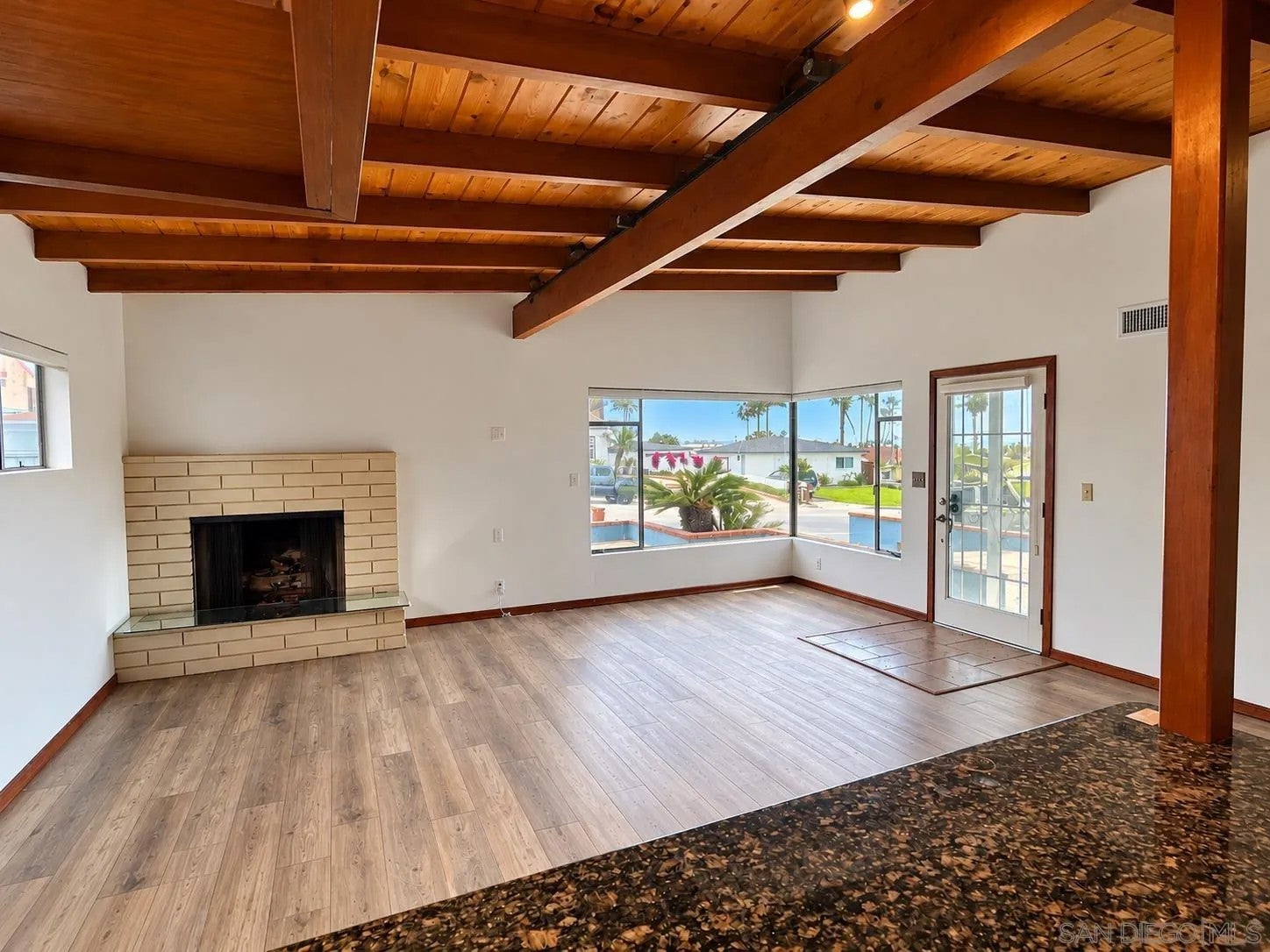 123 Avenida Dolores