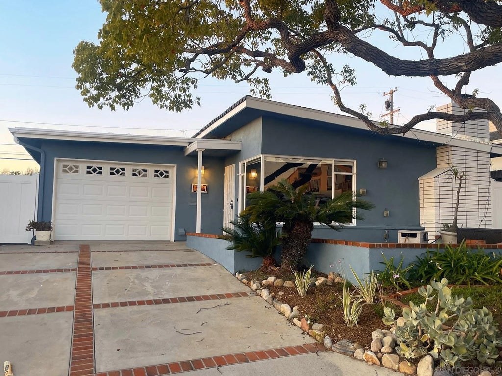 Photo of 123 Avenida Dolores, San Clemente, CA 92672 (MLS # 260025463)