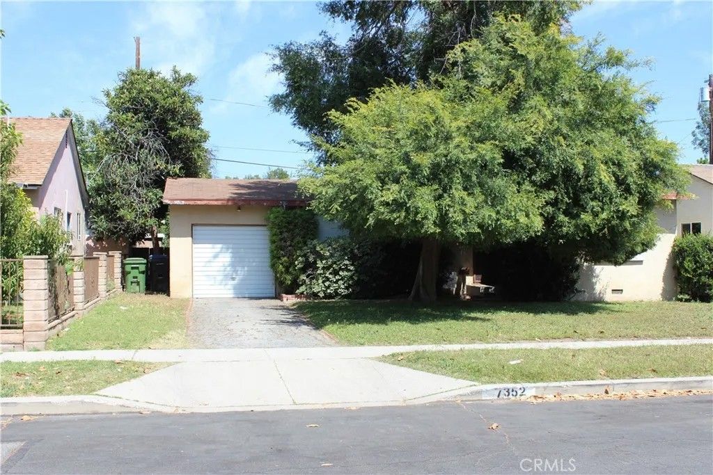 Photo of 7352 Amestoy AVE, Van Nuys, CA 91406 (MLS # SR26104828)