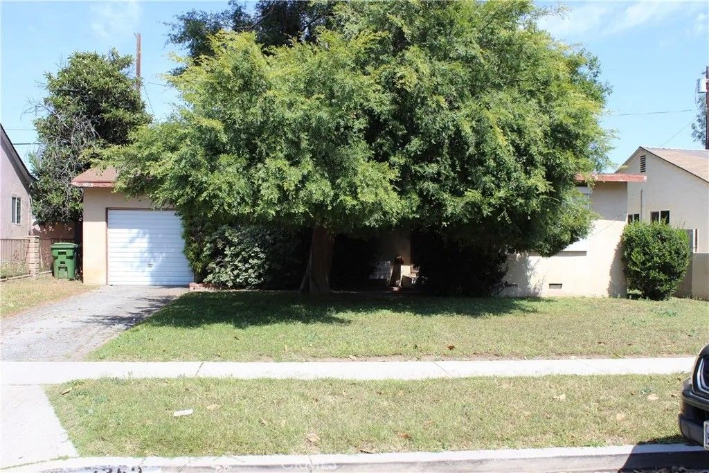 Photo of 7352 Amestoy AVE, Van Nuys, CA 91406 (MLS # SR26104828)