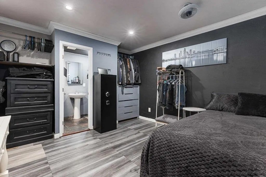 999 E Division St B27