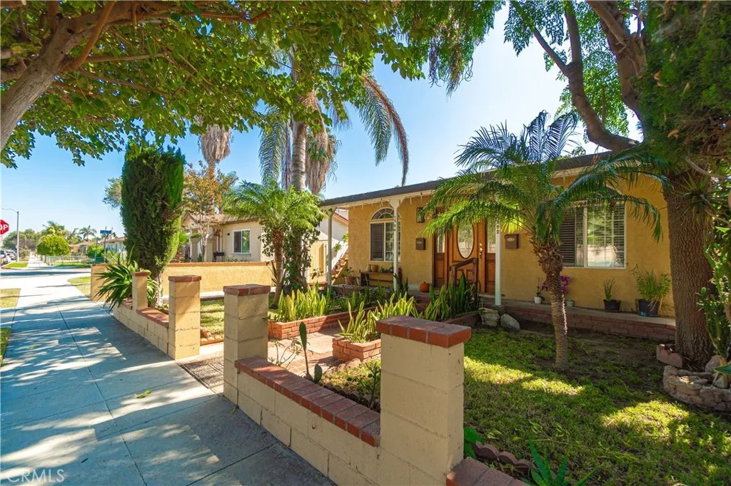 1562 W 31st Street
