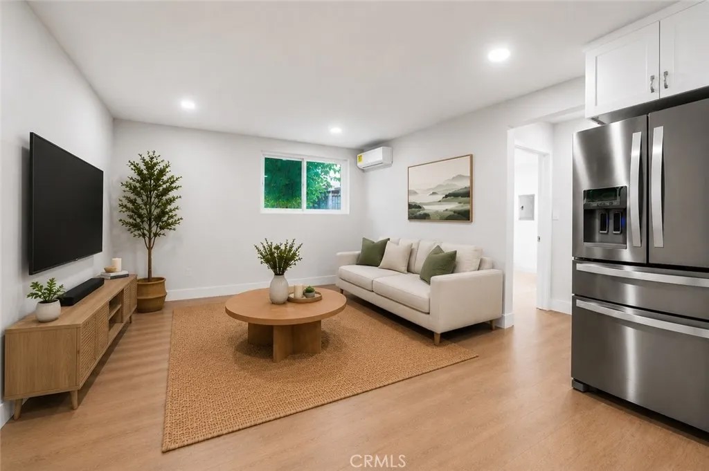 1562 W 31st Street