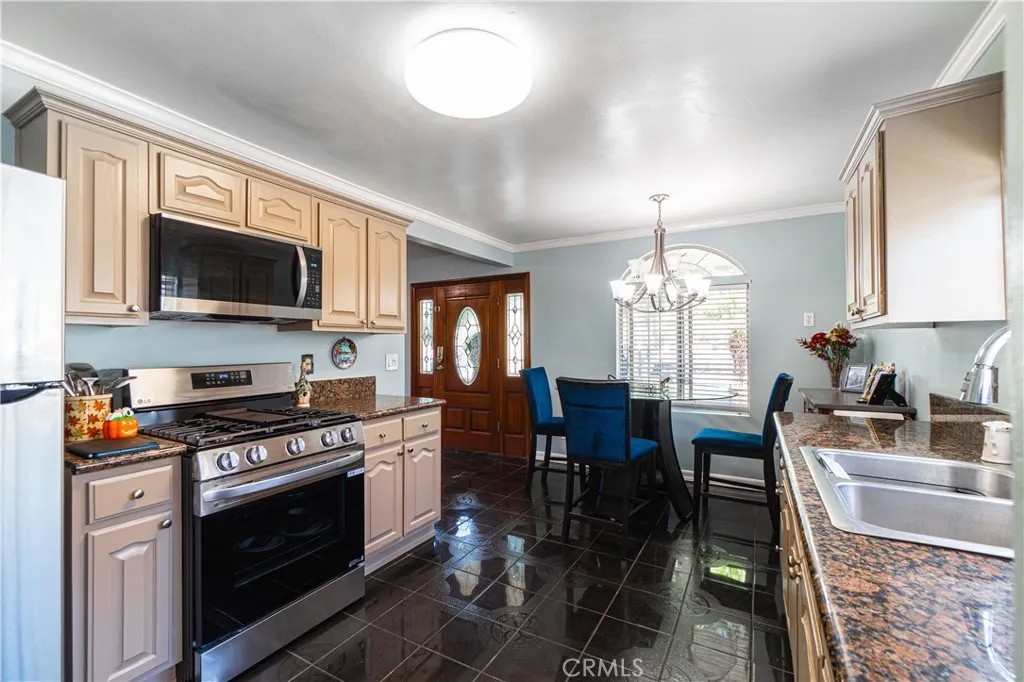 1562 W 31st Street