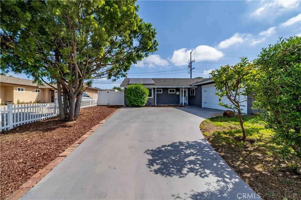 4179 N Santa Lucia