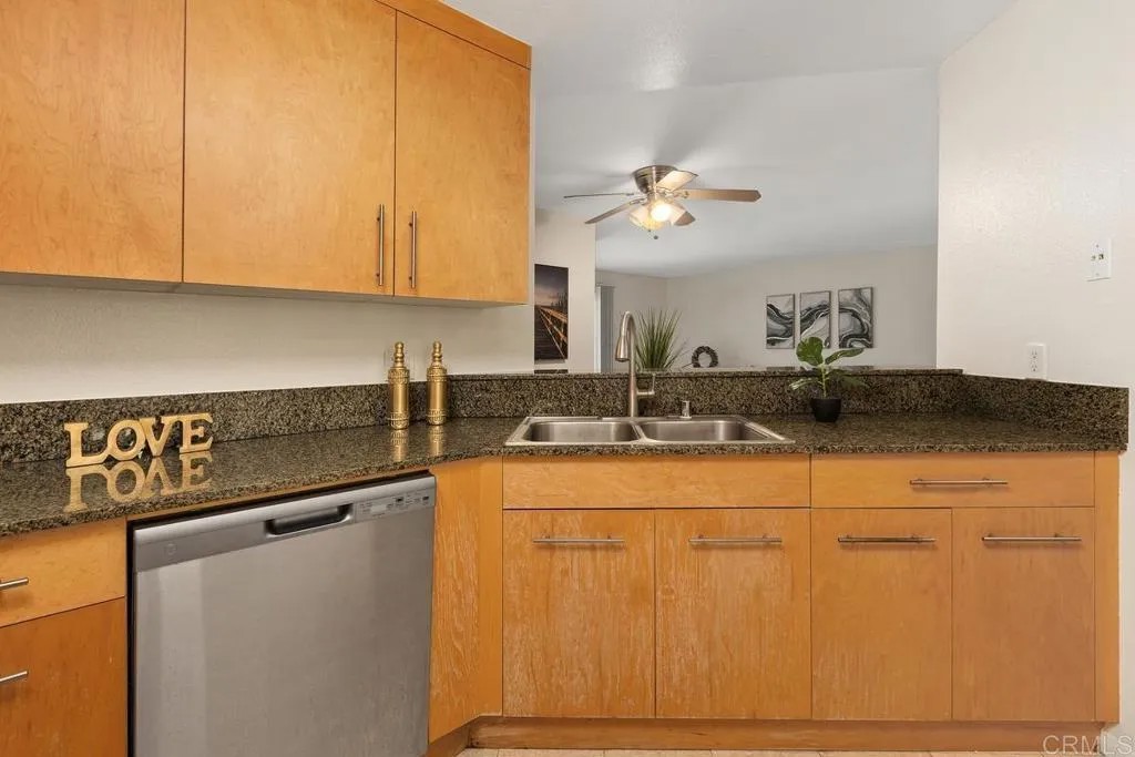 7565 Charmant Dr 512