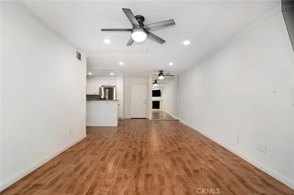 5525 Canoga Avenue 124