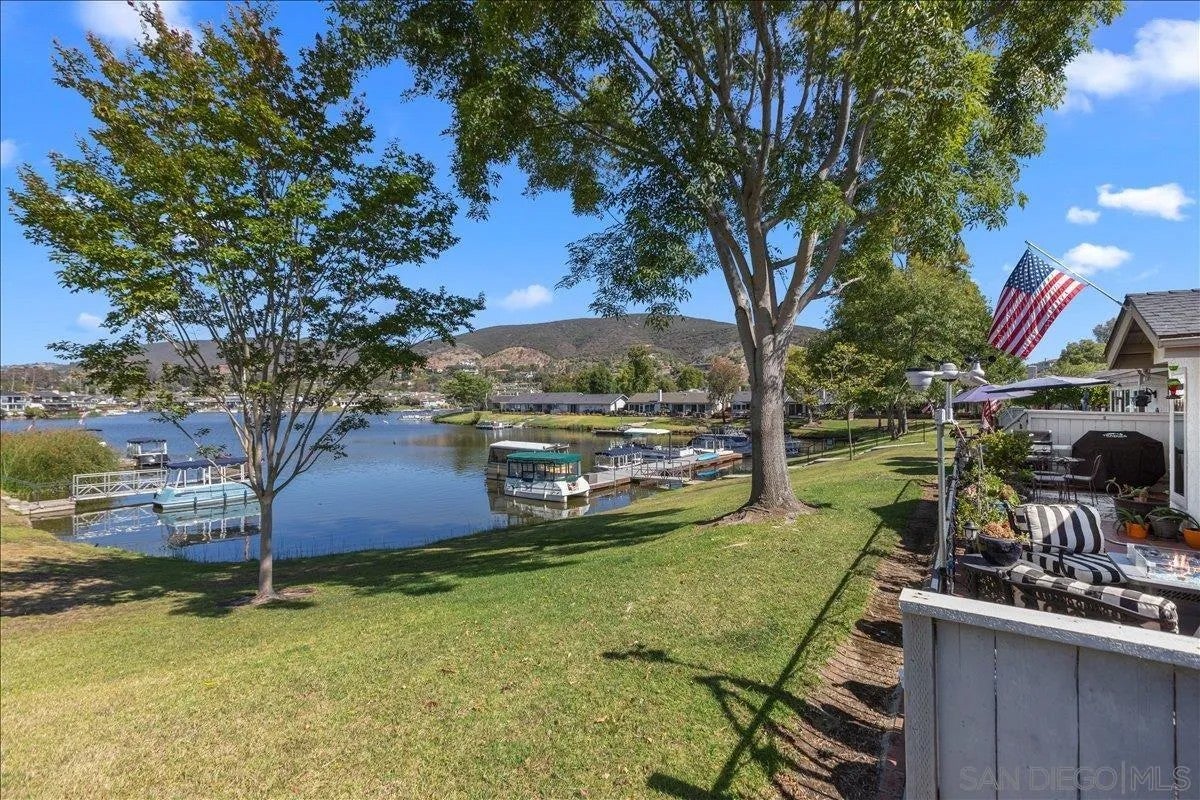 1233 Camino Del Lago