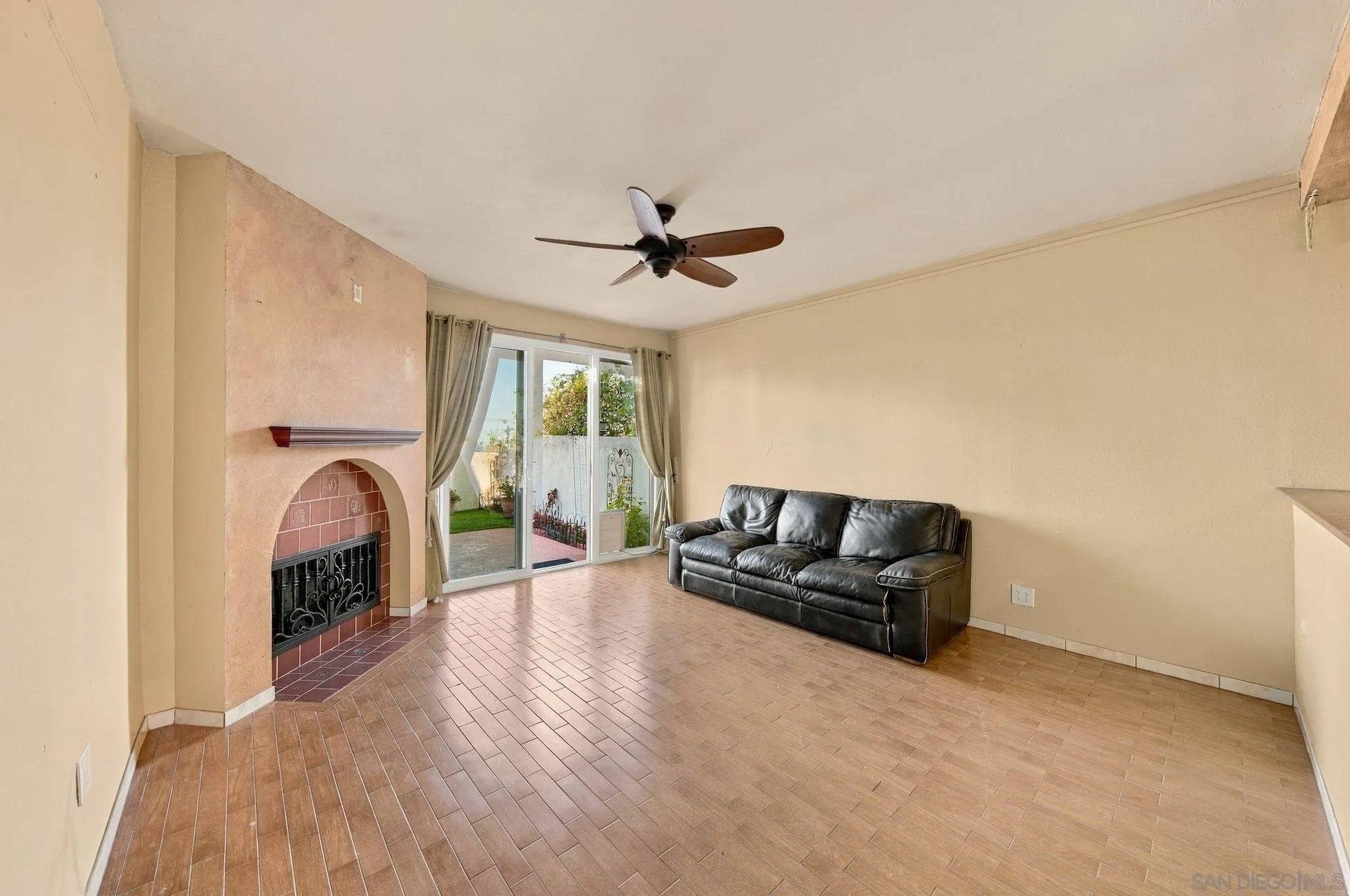 4878 Tinasa Way