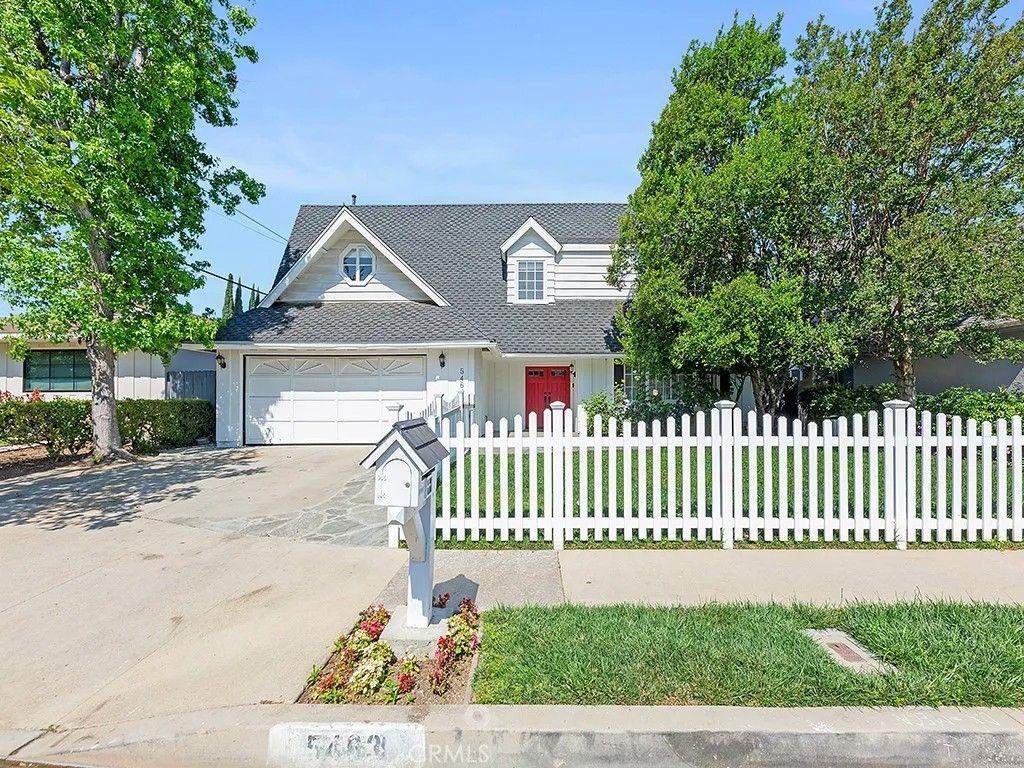 Photo of 5463 Katherine Ave, Sherman Oaks, CA 91401 (MLS # SR26038590)