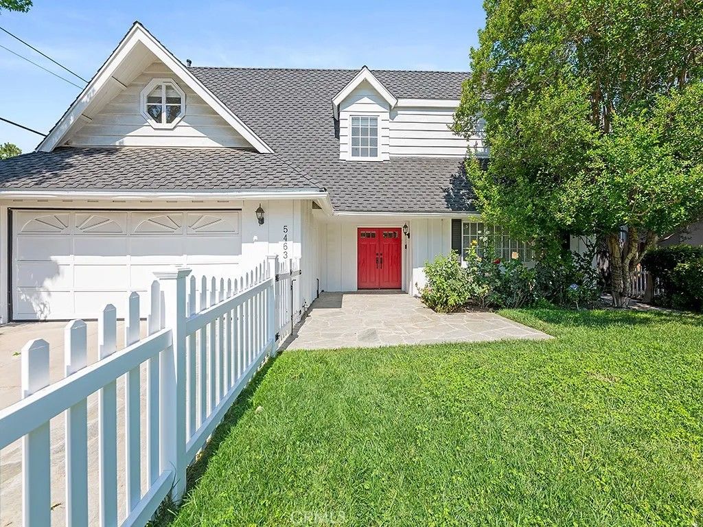 Photo of 5463 Katherine Ave, Sherman Oaks, CA 91401 (MLS # SR26038590)