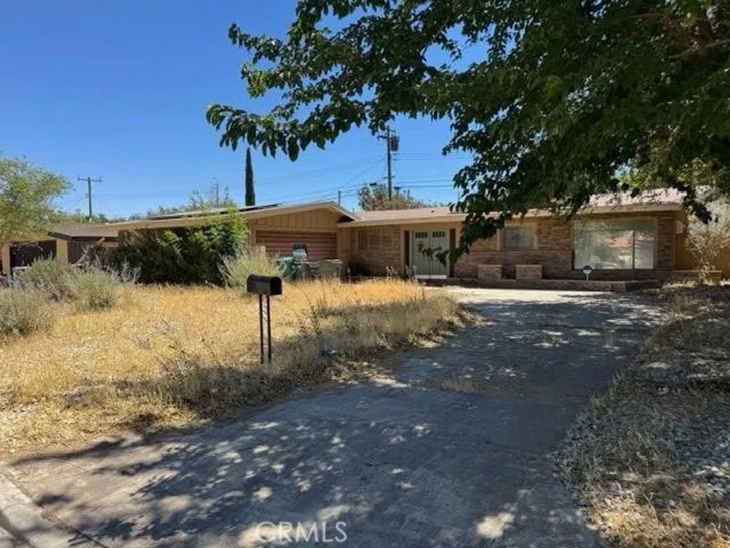 Photo of 1118 E Avenue J3, Lancaster, CA 93535 (MLS # GD25274418)