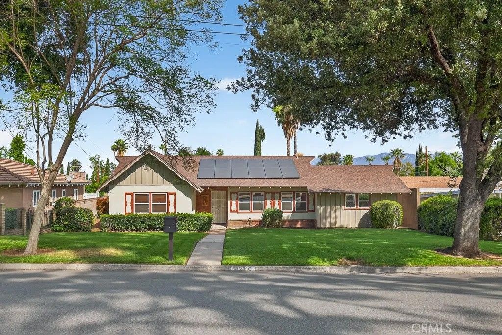 Photo of 1120 W Crescent Ave, Redlands, CA 92373 (MLS # IG26083763)
