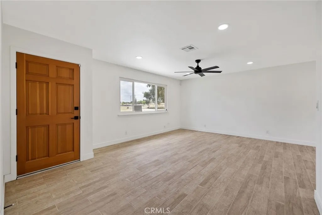 6125 E Mount Whitney