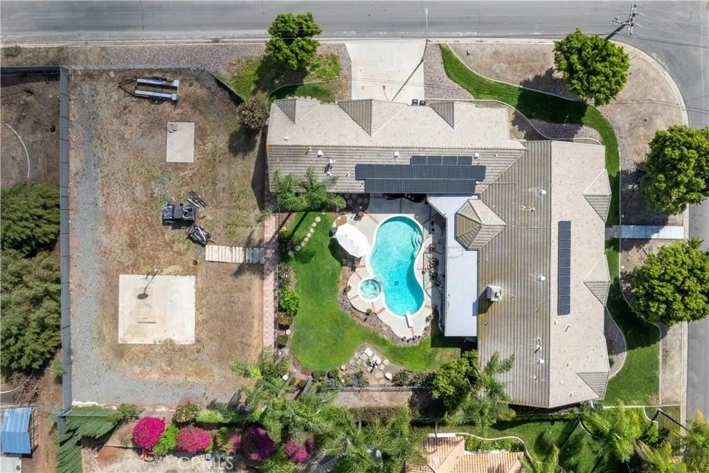 Photo of 17492 Mariposa Avenue, Riverside, CA 92504 (MLS # IV26018182)