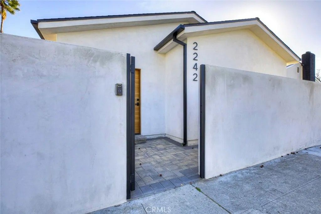 Photo of 2242 N Keystone, Burbank, CA 91504 (MLS # SR26039700)