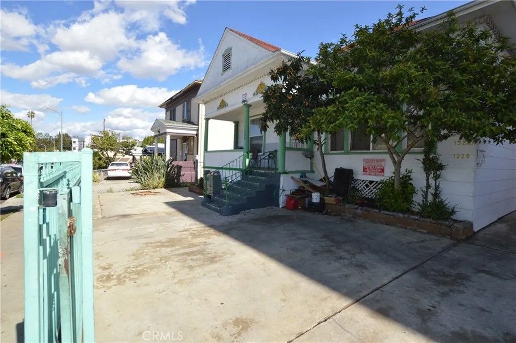 Photo of 1324 Magnolia Avenue, Los Angeles, CA 90006 (MLS # SB26037039)