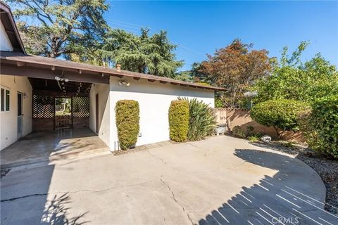 Tiny photo for 2560 Bonita Ave, La Verne, CA 91750 (MLS # CV25246156)