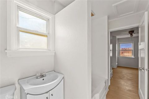 Tiny photo for 2560 Bonita Ave, La Verne, CA 91750 (MLS # CV25246156)