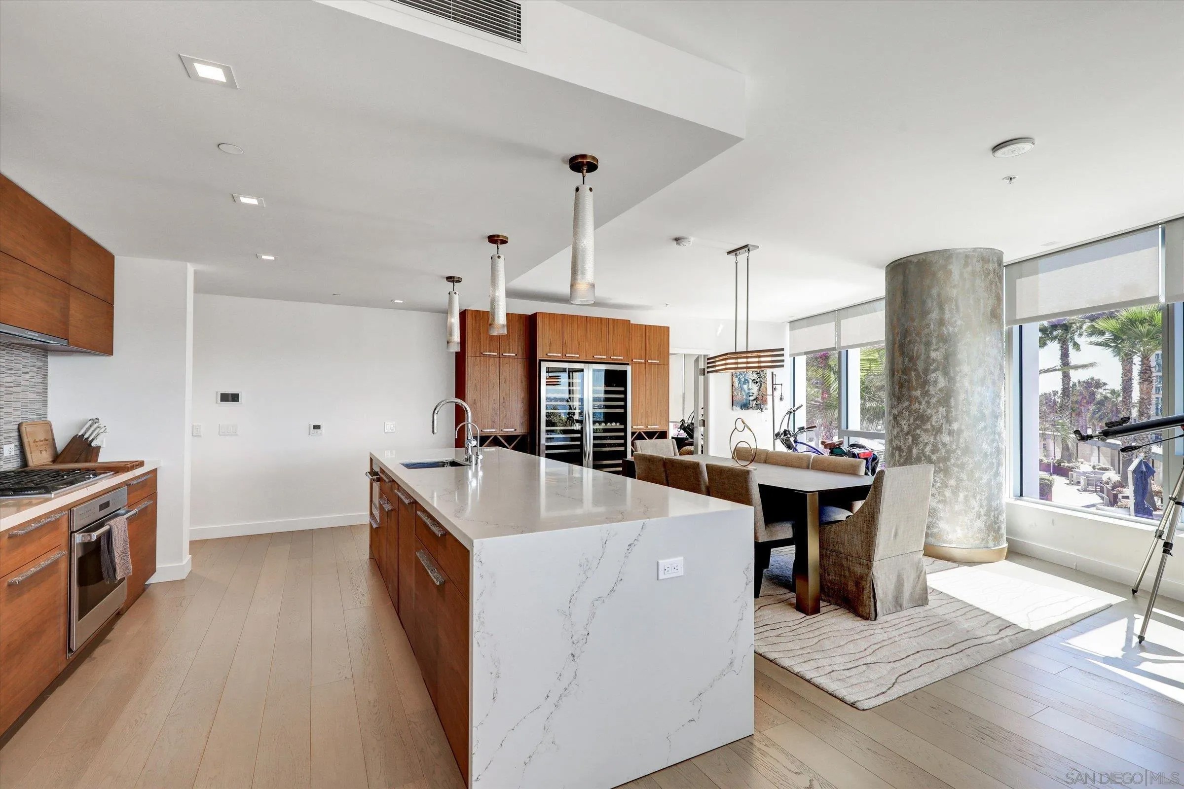 888 W E St 502