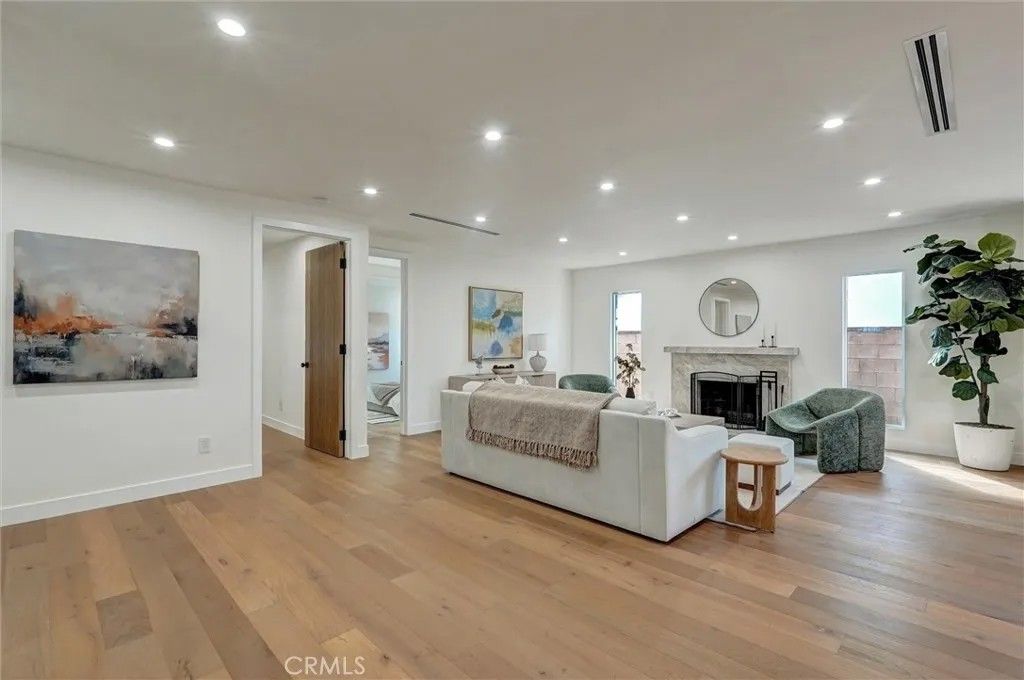 Photo of 6852 Atoll Avenue, North Hollywood, CA 91605 (MLS # SR26047148)