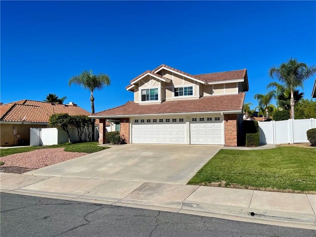 Photo of 25472 Day Lily Dr, Murrieta, CA 92563 (MLS # SW25271261)