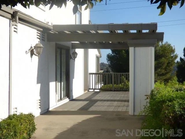 6761 Fashion Hills Blvd