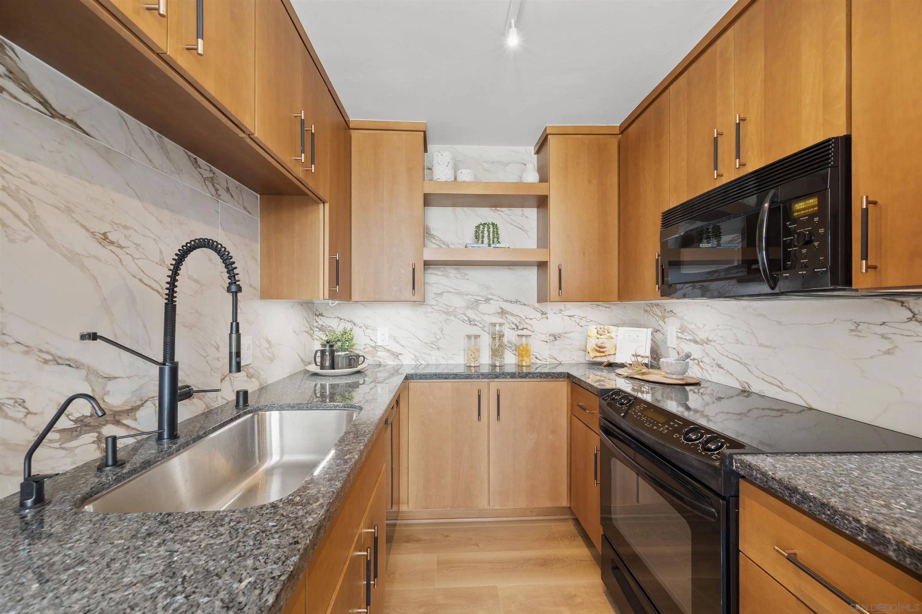 1907 Robinson Ave 309