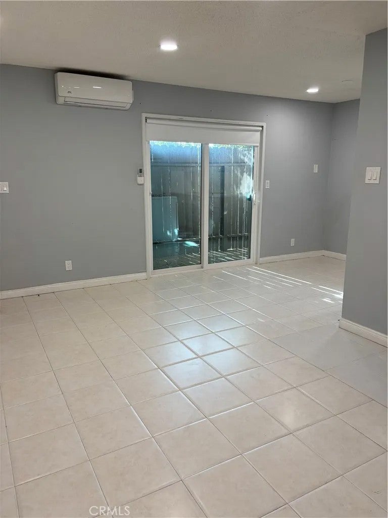 8641 Glenoaks 131
