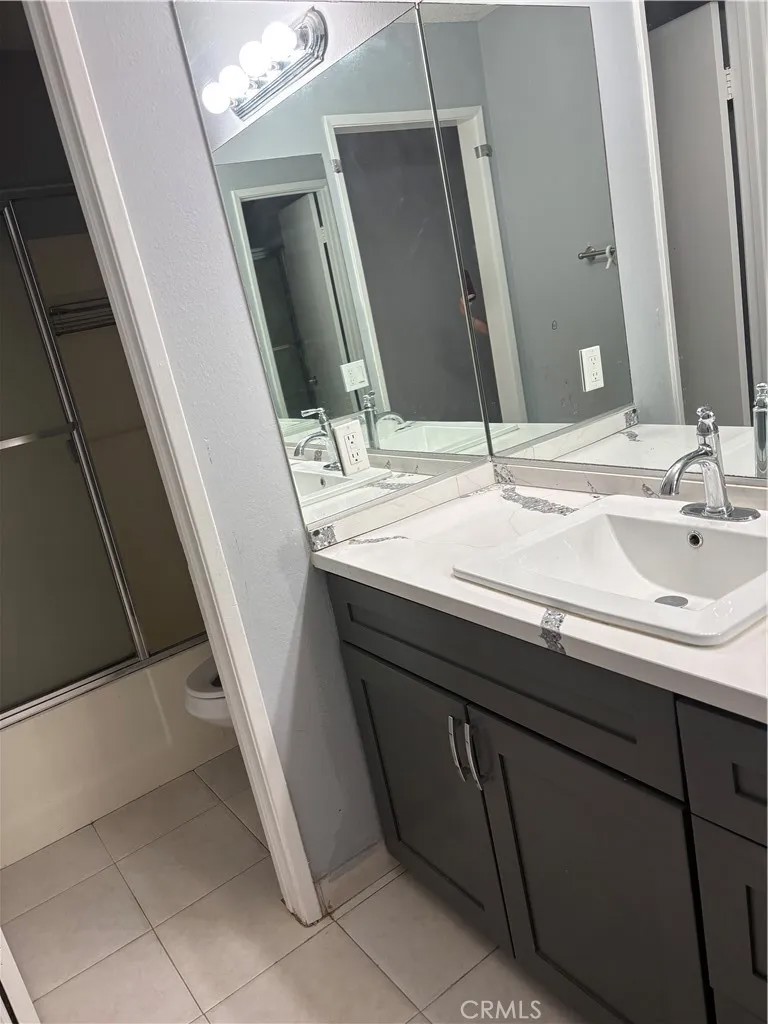 8641 Glenoaks 131