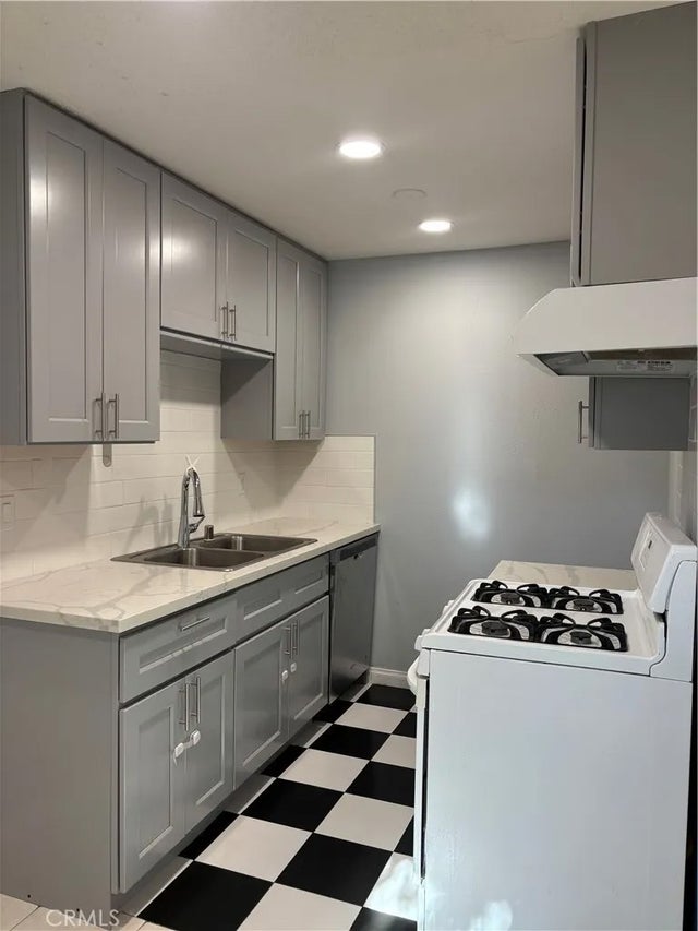 8641 Glenoaks 131 #131, Los Angeles