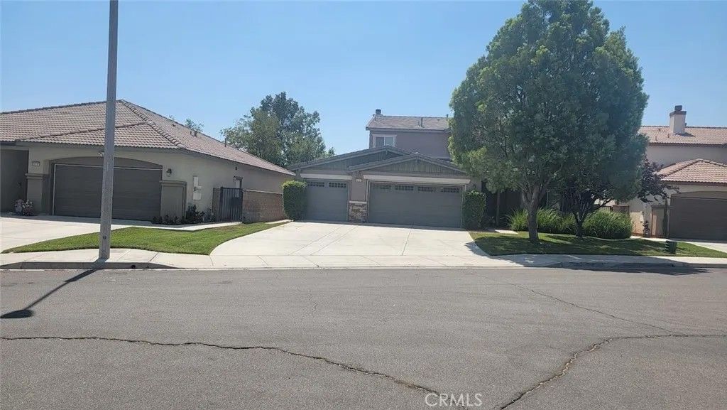 Photo of 35781 Bobcat Way, Murrieta, CA 92563 (MLS # PW25122405)