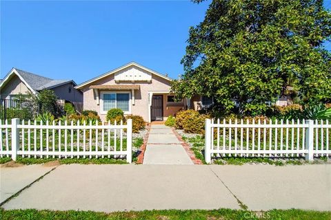 Photo of 23001 Vanowen Street, West Hills, CA 91307 (MLS # SR26045997)